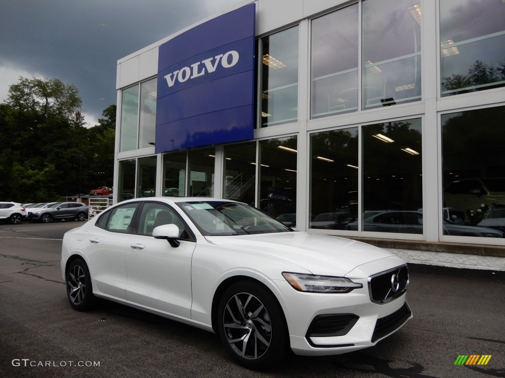 Crystal White Pearl Metallic 2019 Volvo S60 T6 AWD Momentum Exterior Photo #134165040