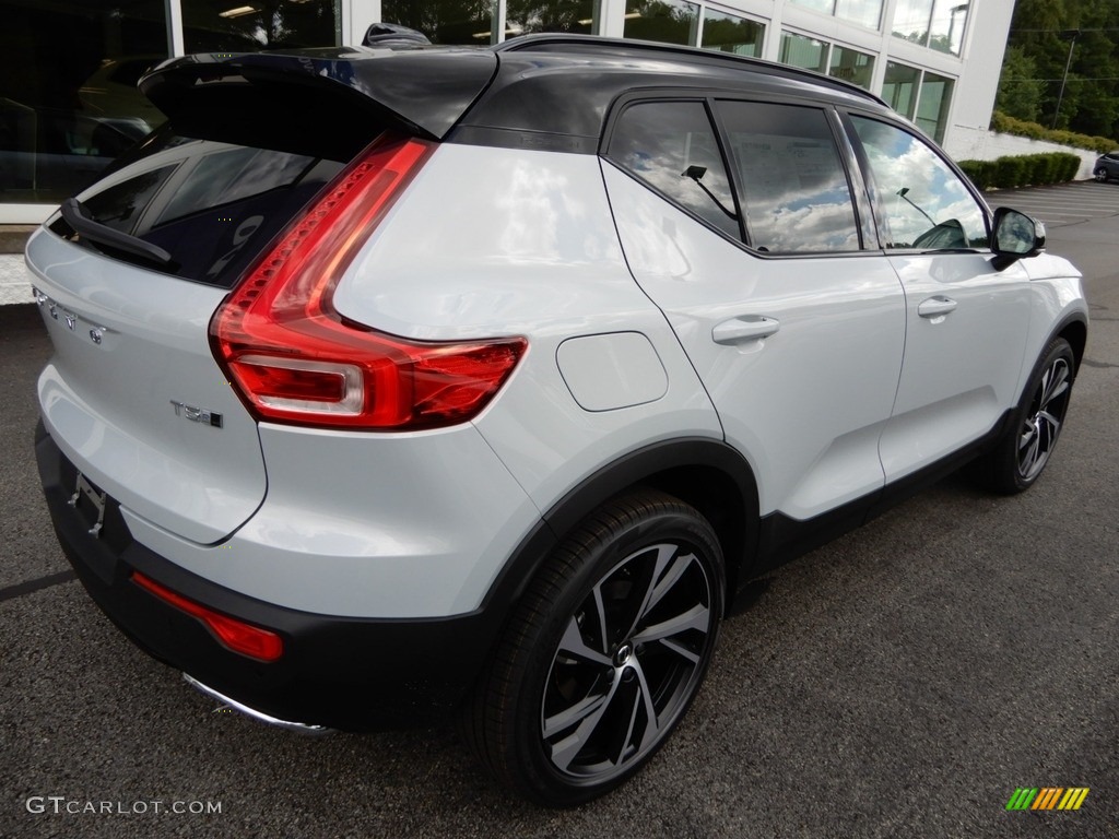 Glacier Silver Metallic 2020 Volvo Xc40 T5 R Design Awd Exterior Photo