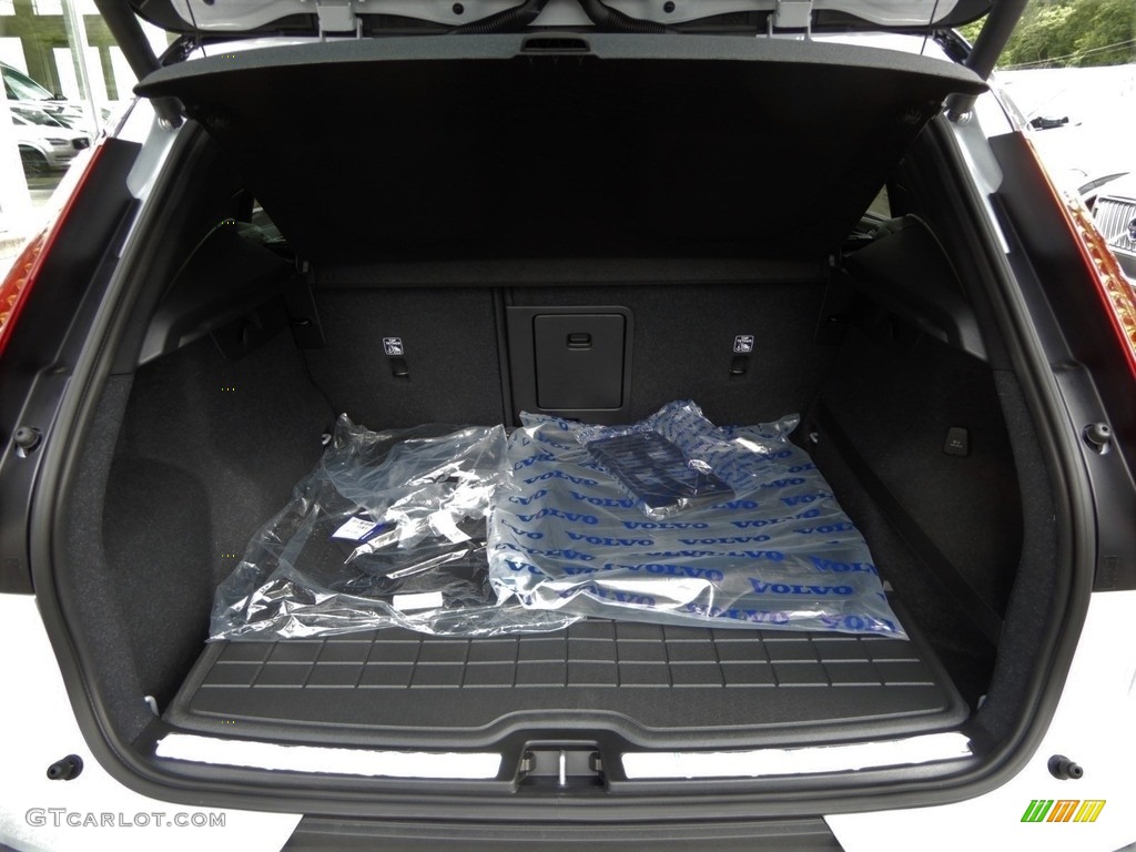 2020 Volvo XC40 T5 R-Design AWD Trunk Photo #134165109