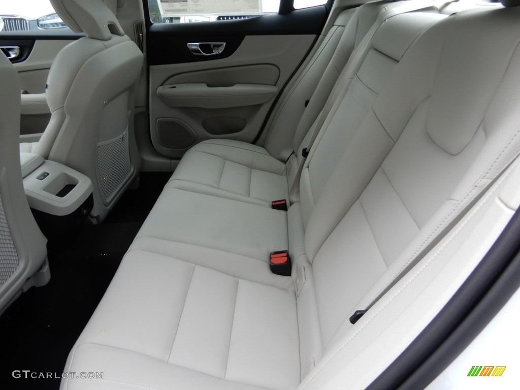 2019 Volvo S60 T6 AWD Momentum Rear Seat Photo #134165199