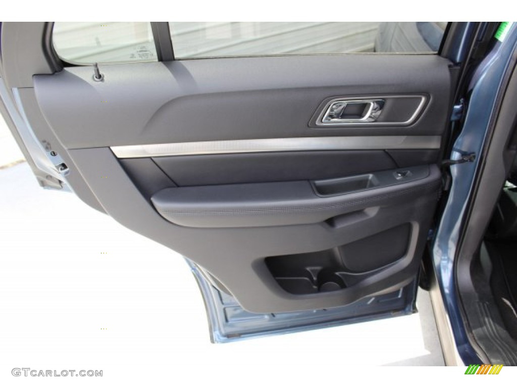 2019 Explorer XLT - Blue Metallic / Medium Black photo #20