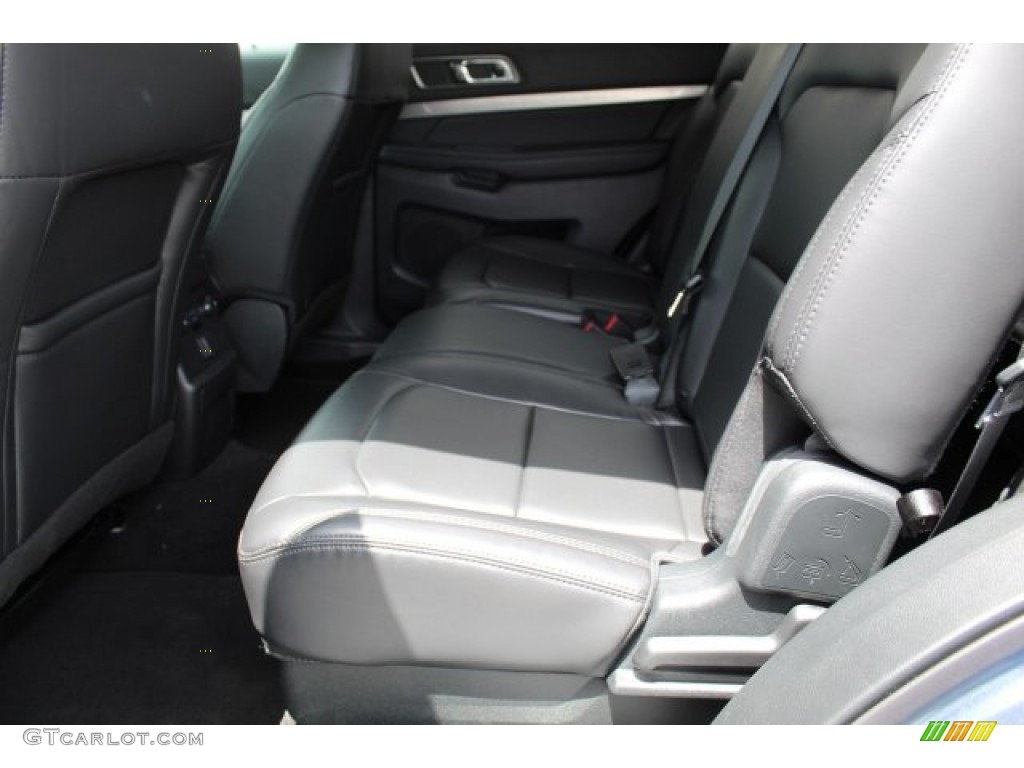 2019 Explorer XLT - Blue Metallic / Medium Black photo #21