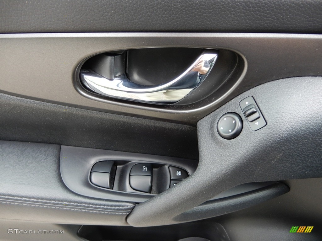 2015 Rogue SV AWD - Super Black / Charcoal photo #15