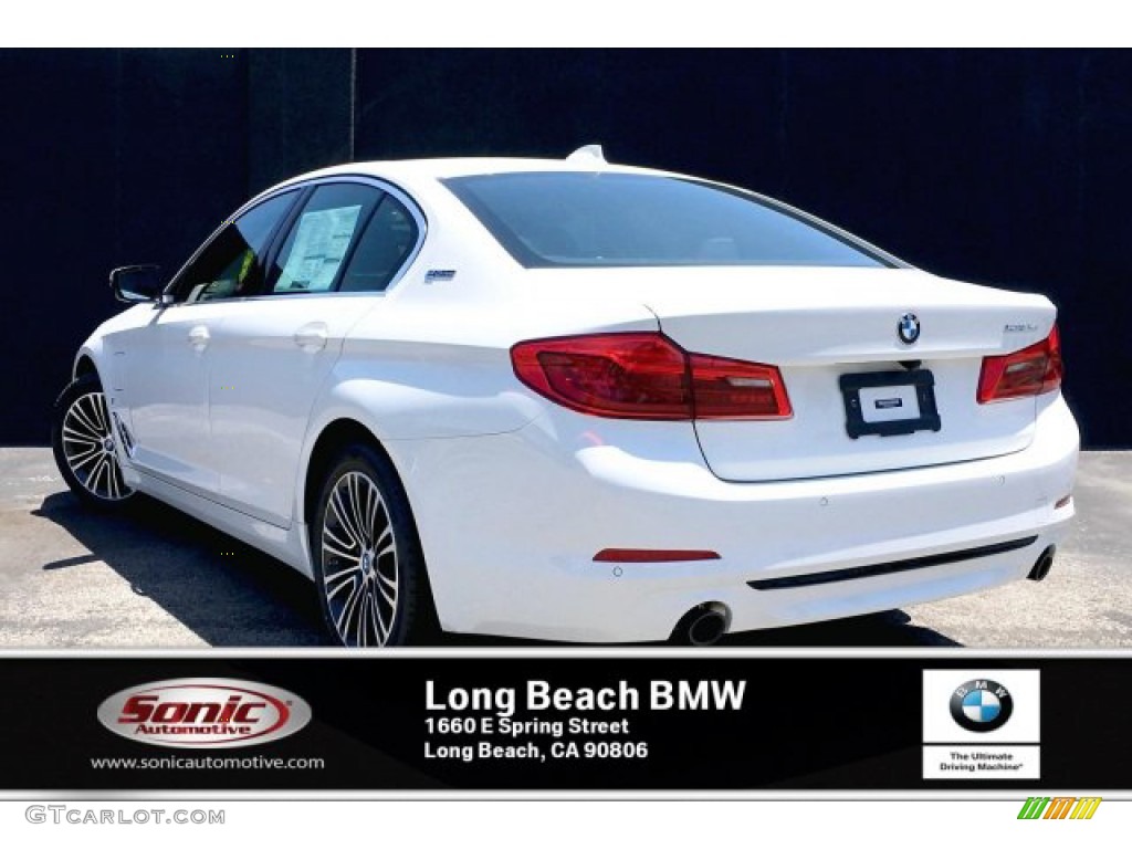 2019 5 Series 530e iPerformance Sedan - Alpine White / Black photo #2