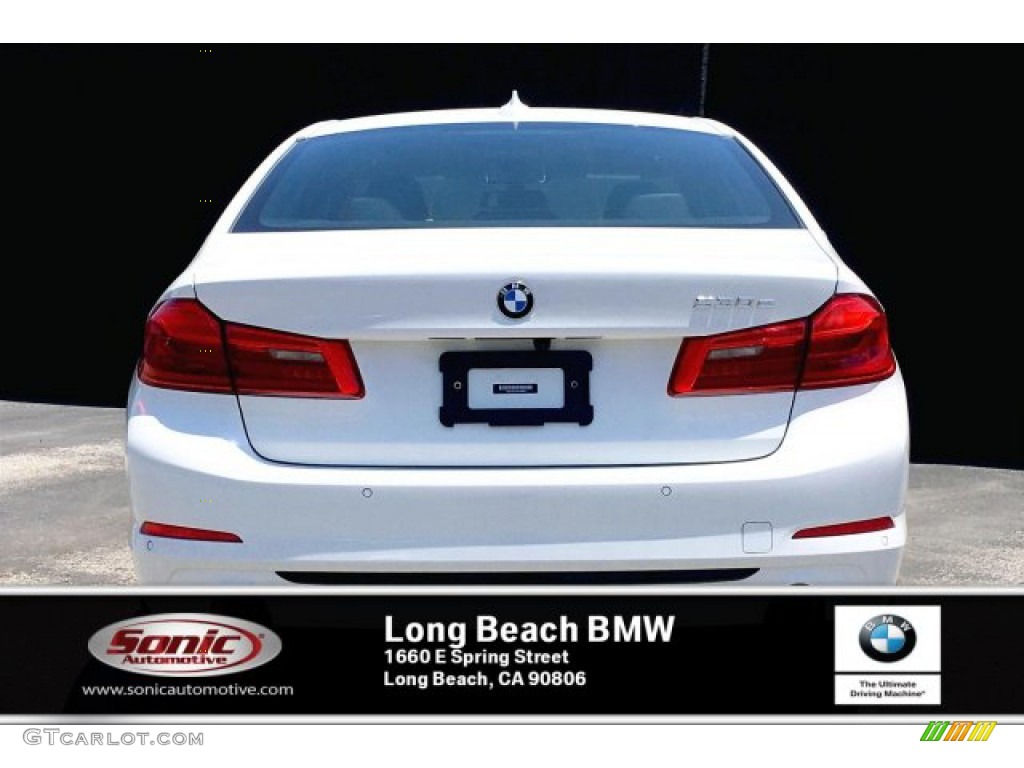 2019 5 Series 530e iPerformance Sedan - Alpine White / Black photo #3