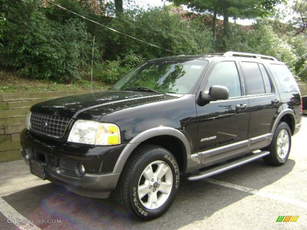2002 Explorer XLT 4x4 - Black Clearcoat / Graphite photo #2