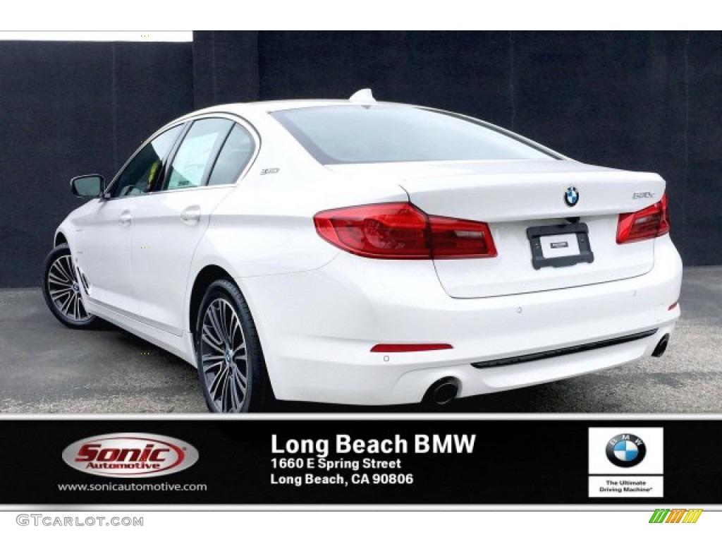 2019 5 Series 530e iPerformance Sedan - Alpine White / Black photo #2