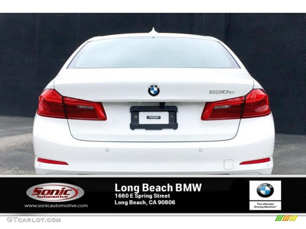 2019 5 Series 530e iPerformance Sedan - Alpine White / Black photo #3