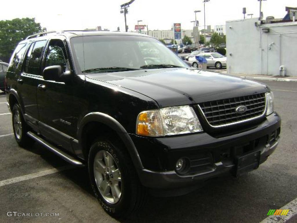 2002 Explorer XLT 4x4 - Black Clearcoat / Graphite photo #4