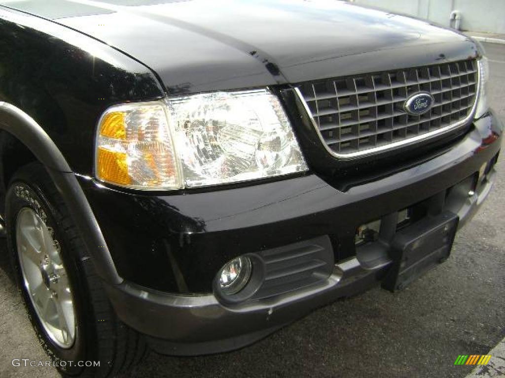 2002 Explorer XLT 4x4 - Black Clearcoat / Graphite photo #5