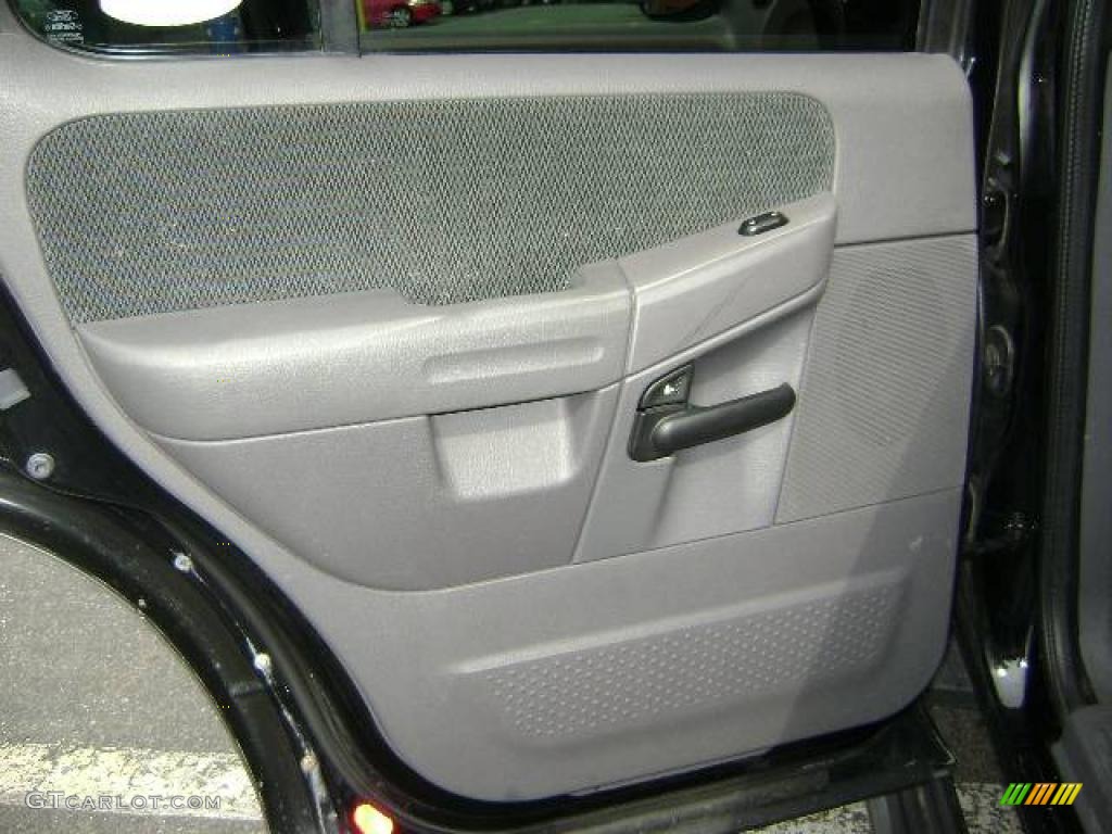 2002 Explorer XLT 4x4 - Black Clearcoat / Graphite photo #11
