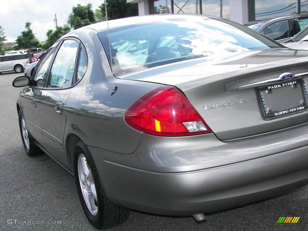 2002 Taurus SES - Spruce Green Metallic / Medium Parchment photo #6