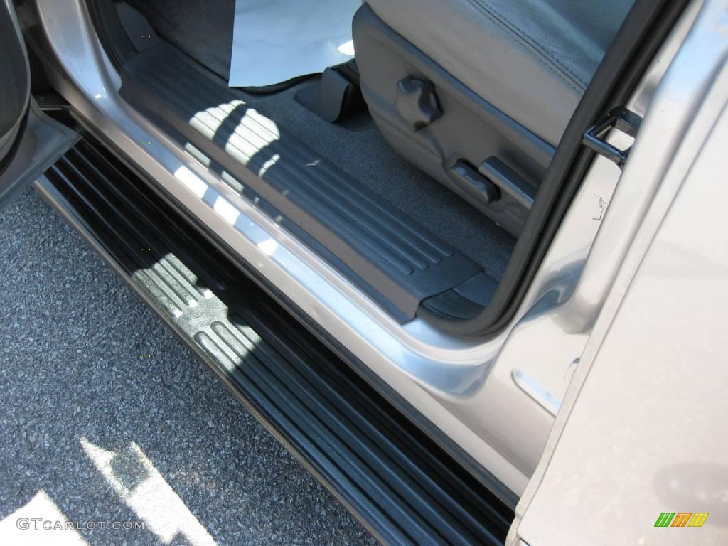 2004 Explorer XLT - Silver Birch Metallic / Graphite photo #7