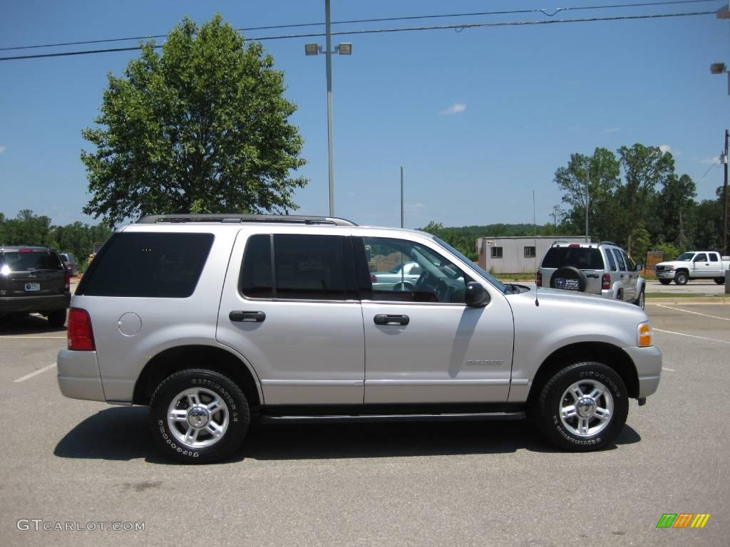 2004 Explorer XLT - Silver Birch Metallic / Graphite photo #10