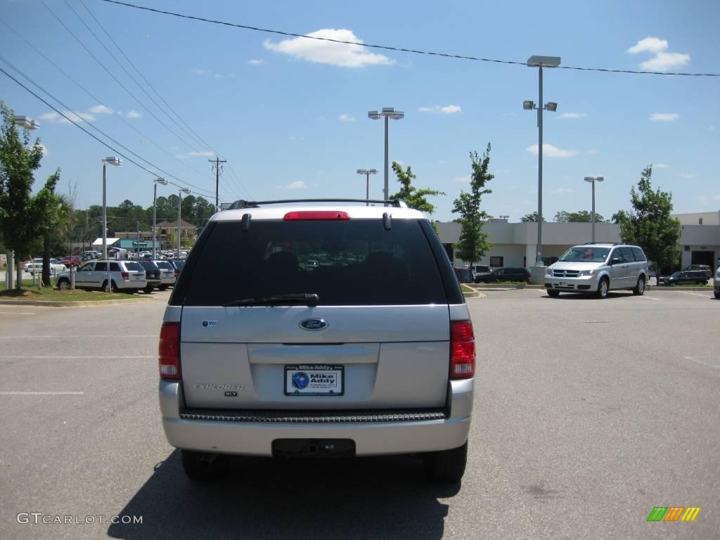 2004 Explorer XLT - Silver Birch Metallic / Graphite photo #11