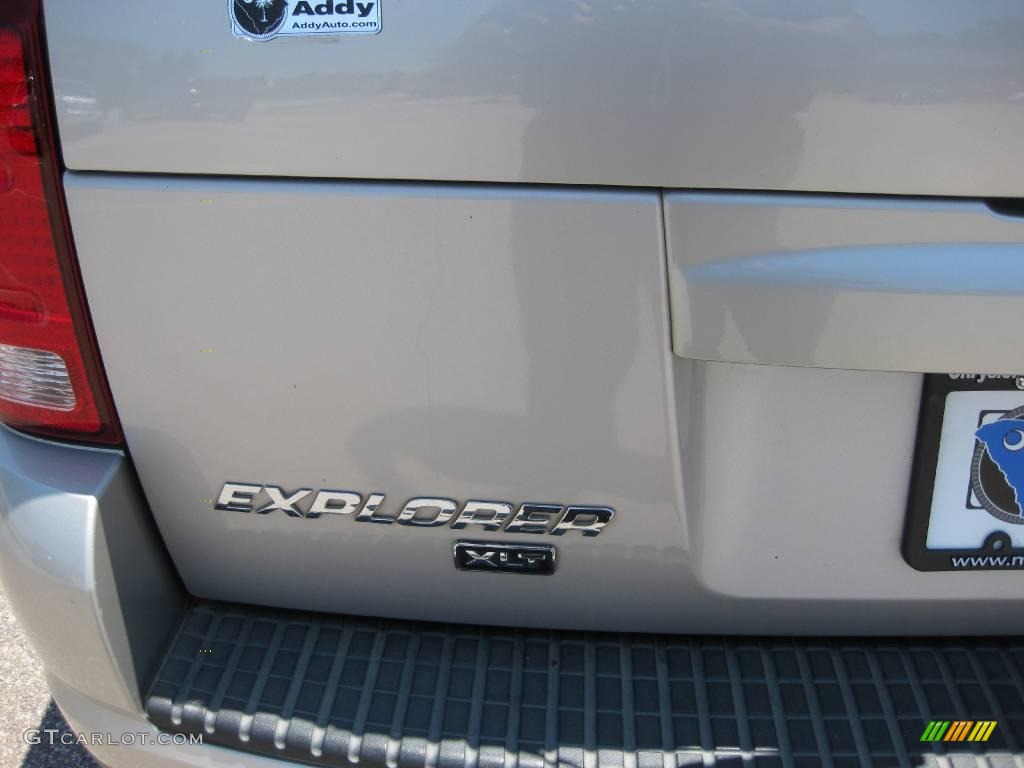 2004 Explorer XLT - Silver Birch Metallic / Graphite photo #16