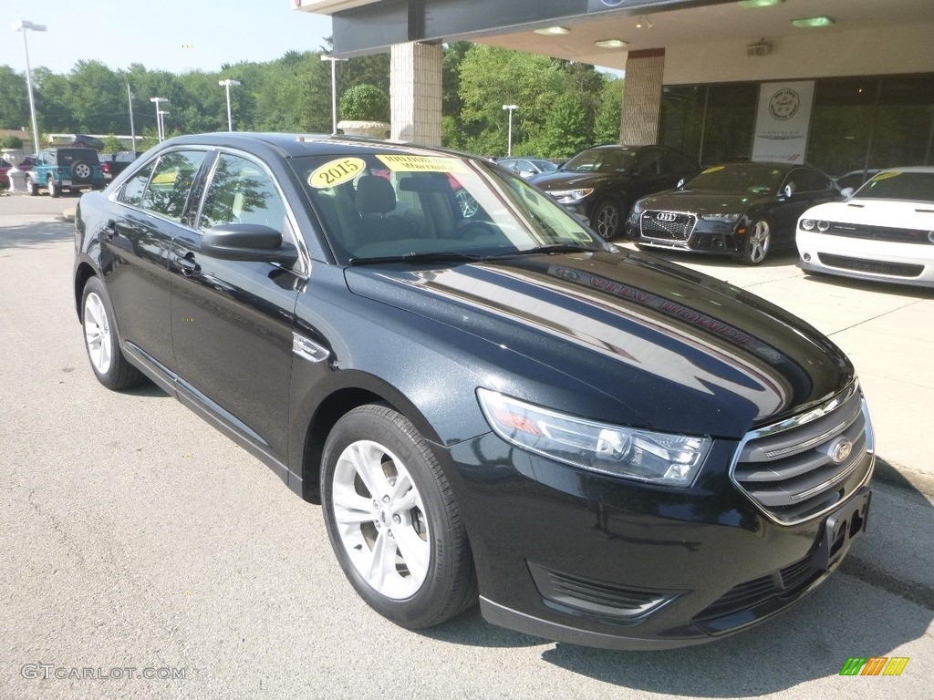 2015 Taurus SE - Tuxedo Black Metallic / Dune photo #3