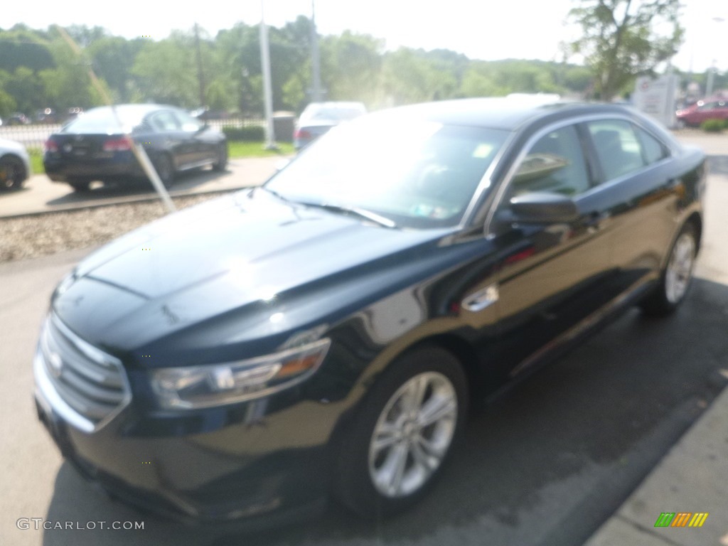 2015 Taurus SE - Tuxedo Black Metallic / Dune photo #5