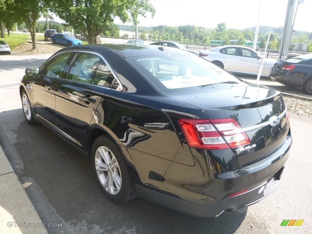2015 Taurus SE - Tuxedo Black Metallic / Dune photo #7