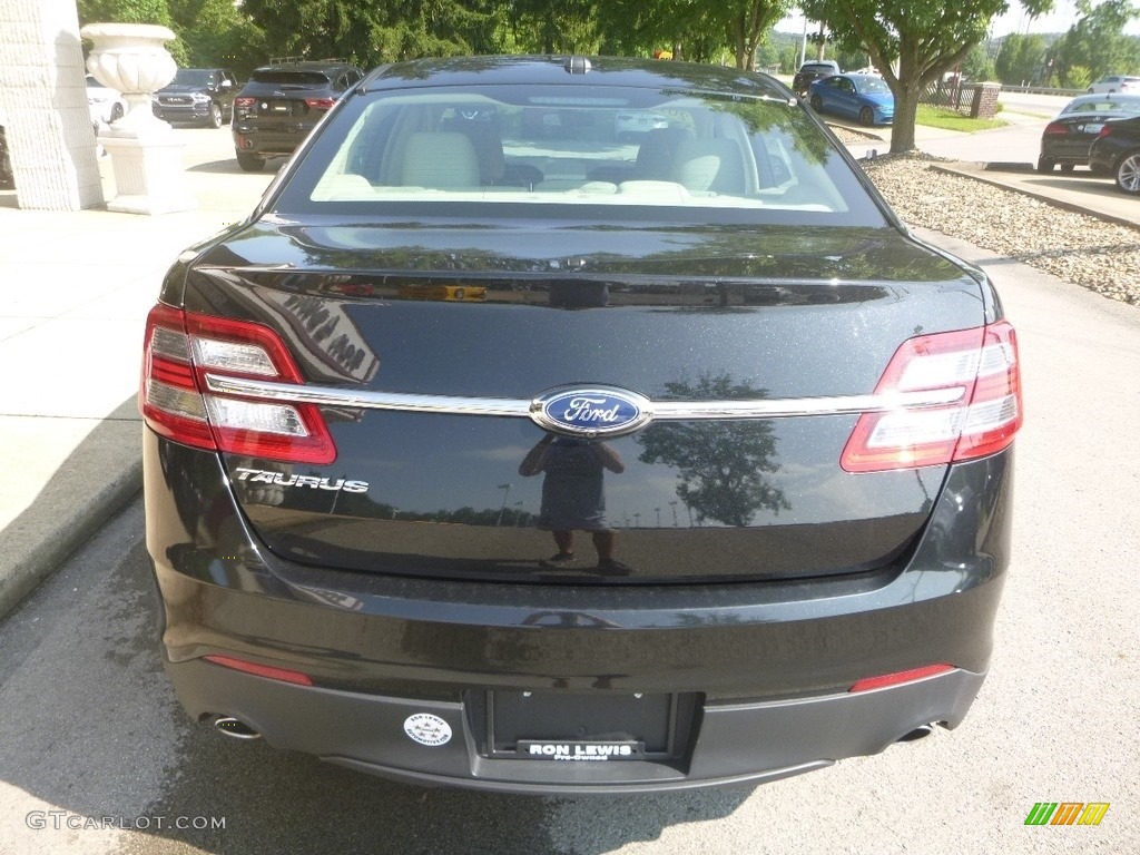2015 Taurus SE - Tuxedo Black Metallic / Dune photo #8