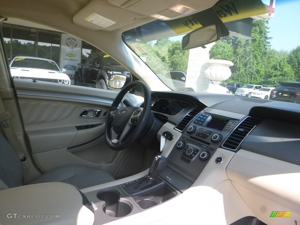 2015 Taurus SE - Tuxedo Black Metallic / Dune photo #12