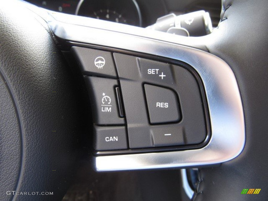 2020 Jaguar XF Prestige Steering Wheel Photos
