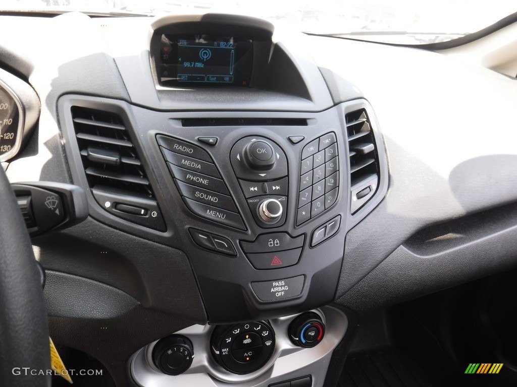 2014 Fiesta SE Sedan - Green Envy / Charcoal Black photo #16