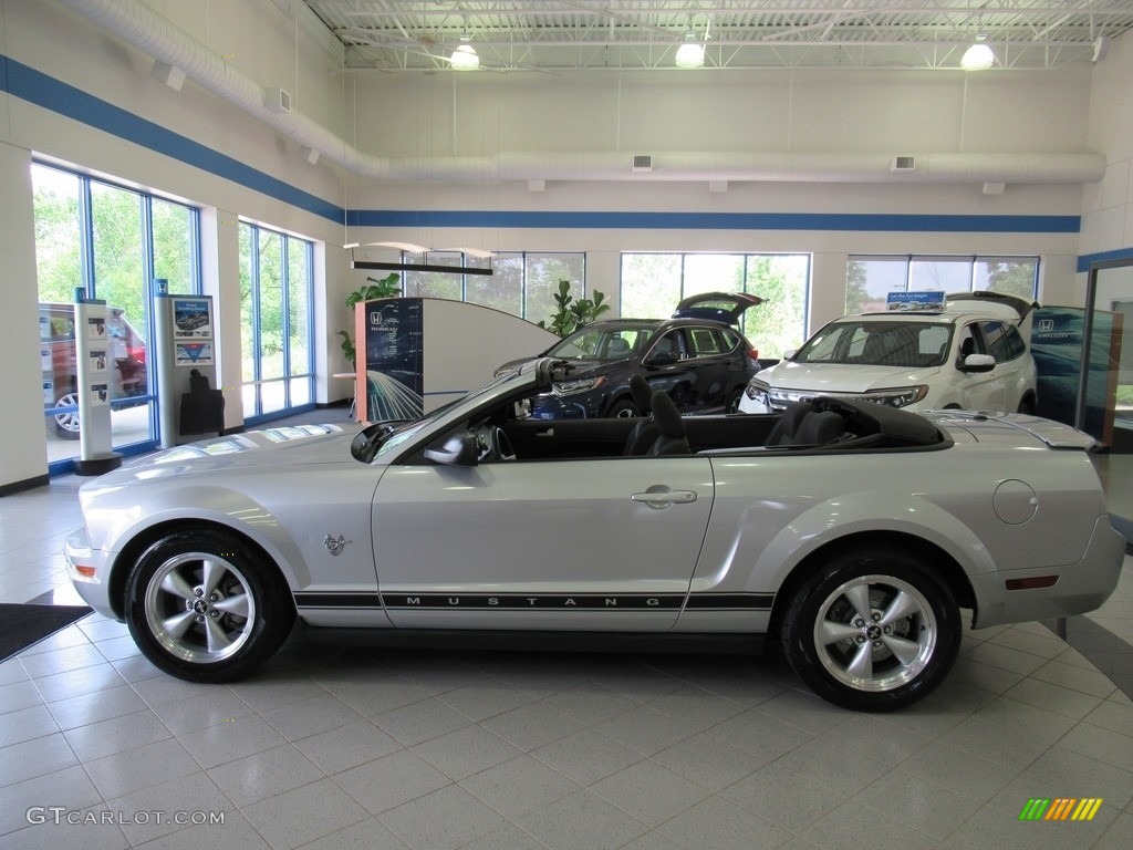 2009 Mustang V6 Convertible - Brilliant Silver Metallic / Dark Charcoal photo #2