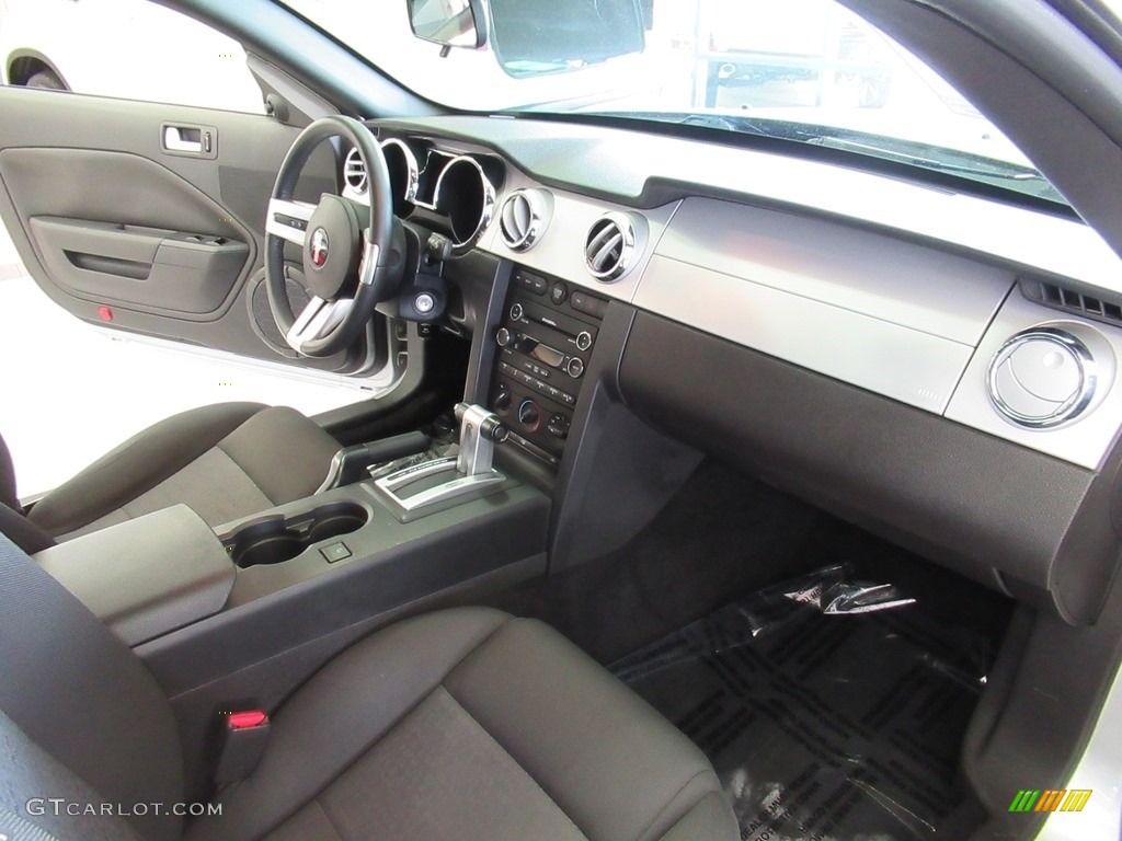 2009 Mustang V6 Convertible - Brilliant Silver Metallic / Dark Charcoal photo #17