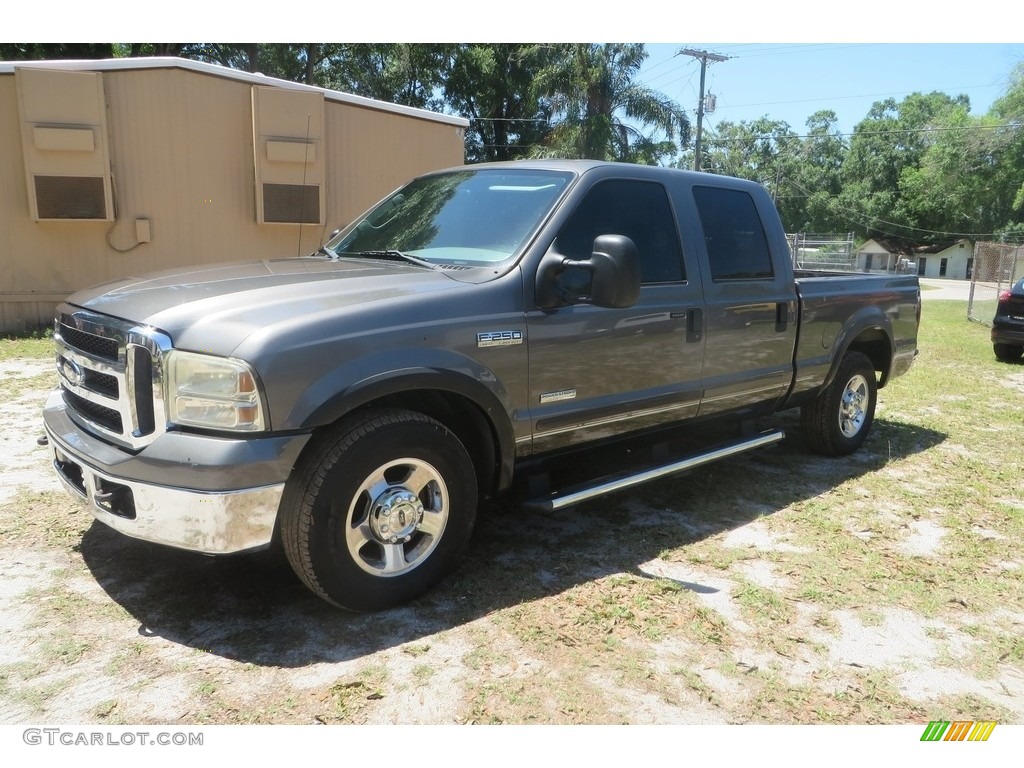 2005 F250 Super Duty Lariat Crew Cab - Dark Shadow Grey Metallic / Medium Flint photo #3