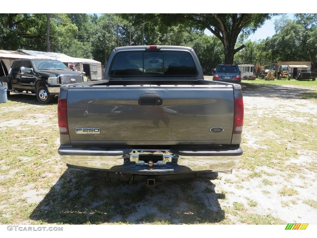 2005 F250 Super Duty Lariat Crew Cab - Dark Shadow Grey Metallic / Medium Flint photo #8