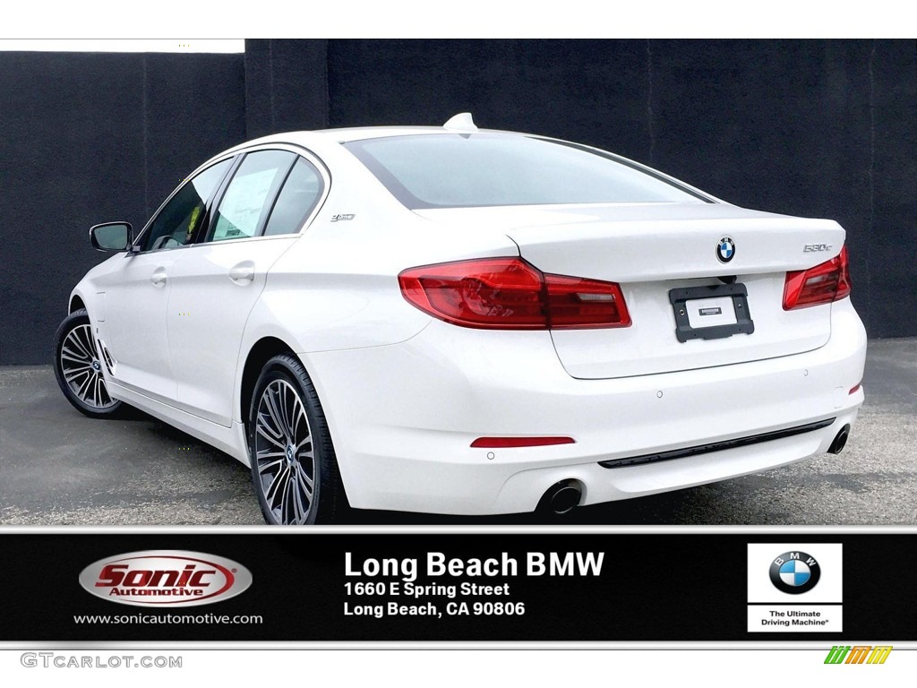 2019 5 Series 530e iPerformance Sedan - Alpine White / Black photo #2