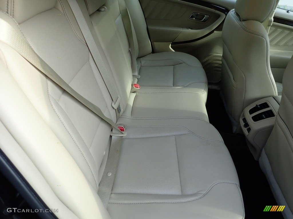 Charcoal Black Interior 2018 Ford Taurus Limited Photo #134241642