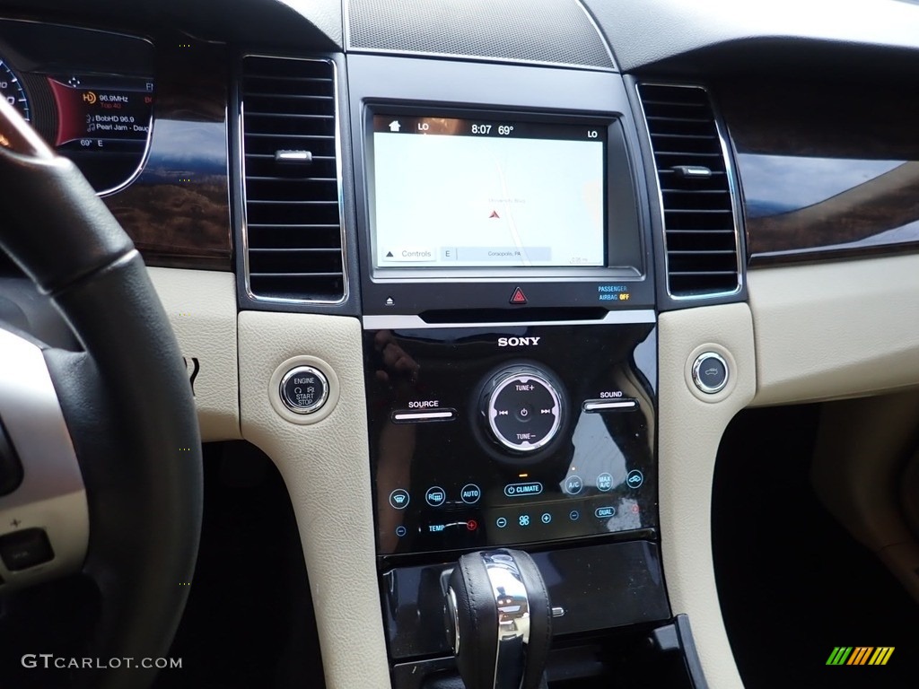 2018 Ford Taurus Limited Controls Photos