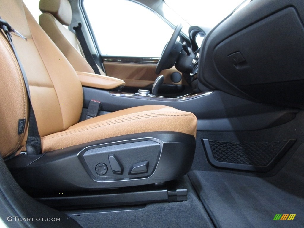 2016 X3 xDrive28i - Mineral White Metallic / Saddle Brown photo #16