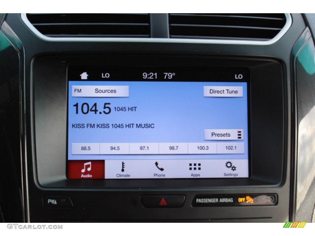 2018 Explorer XLT - White Platinum / Medium Stone photo #17