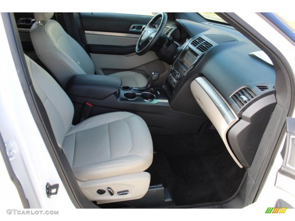 2018 Explorer XLT - White Platinum / Medium Stone photo #27