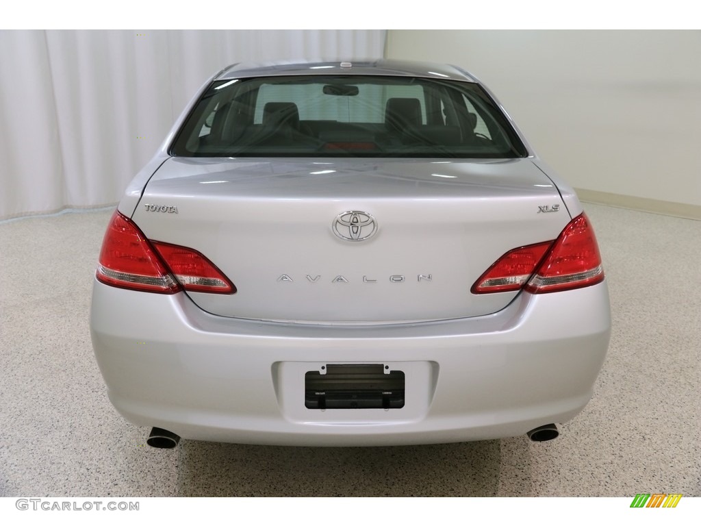 2010 Avalon XL - Classic Silver Metallic / Dark Charcoal photo #18