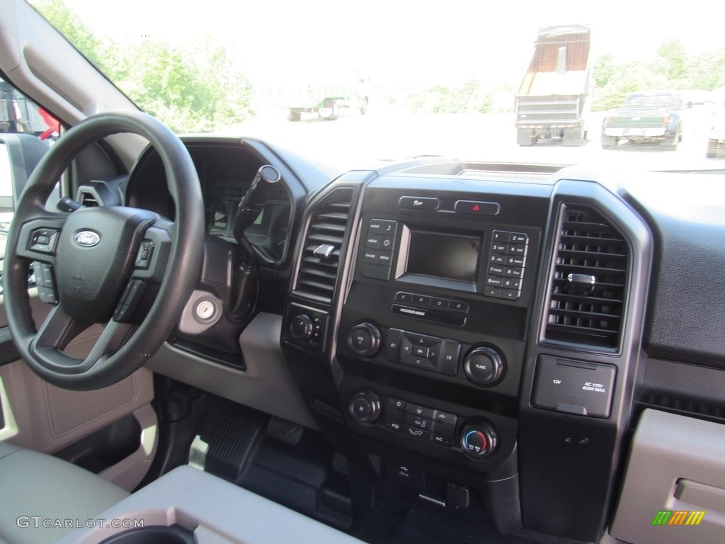 2017 F150 XL SuperCab 4x4 - Oxford White / Earth Gray photo #46