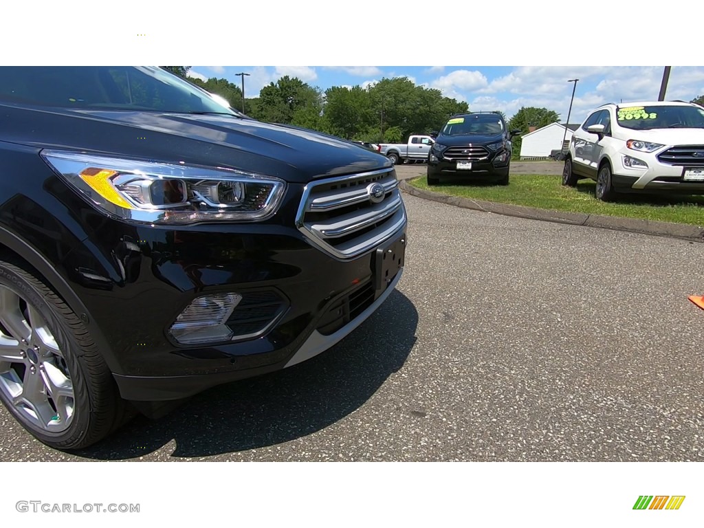 2019 Escape Titanium 4WD - Agate Black / Chromite Gray/Charcoal Black photo #28