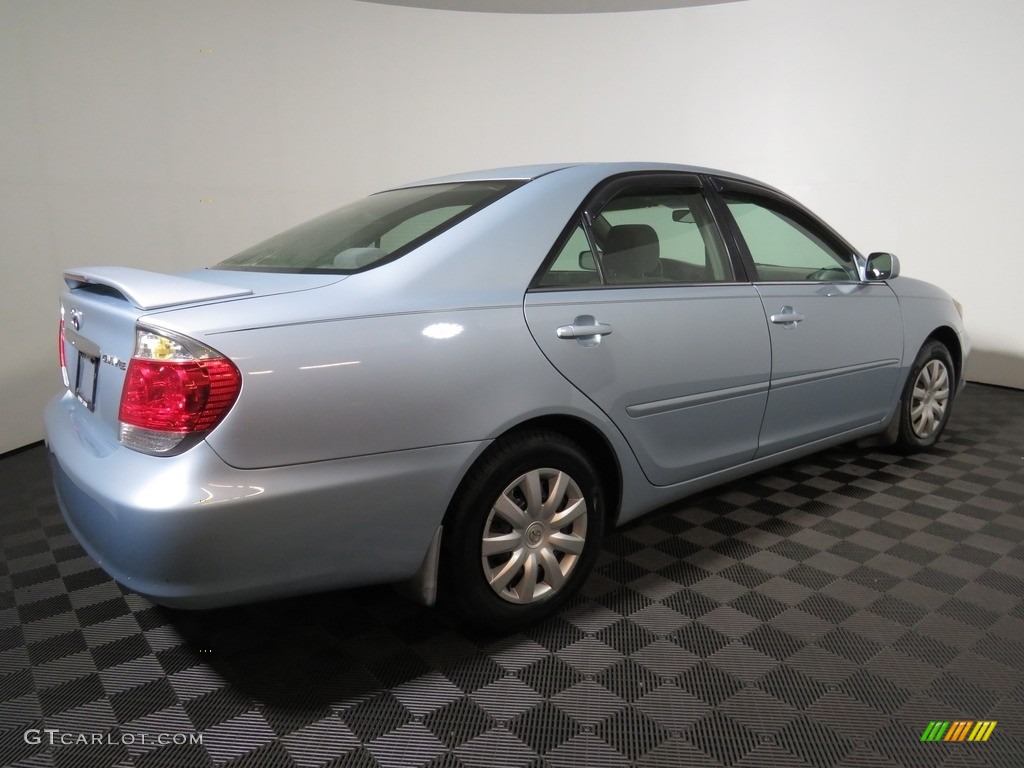 2006 Camry LE - Sky Blue Pearl / Dark Charcoal photo #14