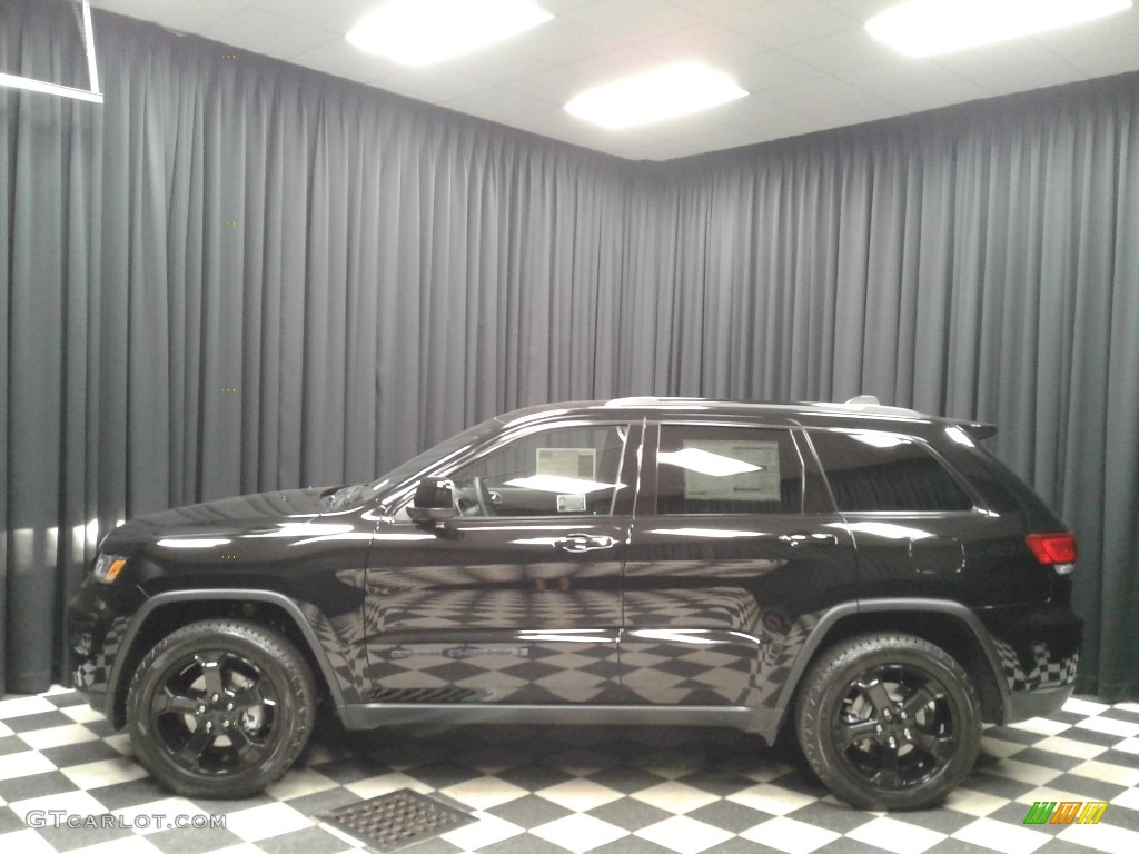 2019 Grand Cherokee Upland 4x4 - Diamond Black Crystal Pearl / Black photo #1