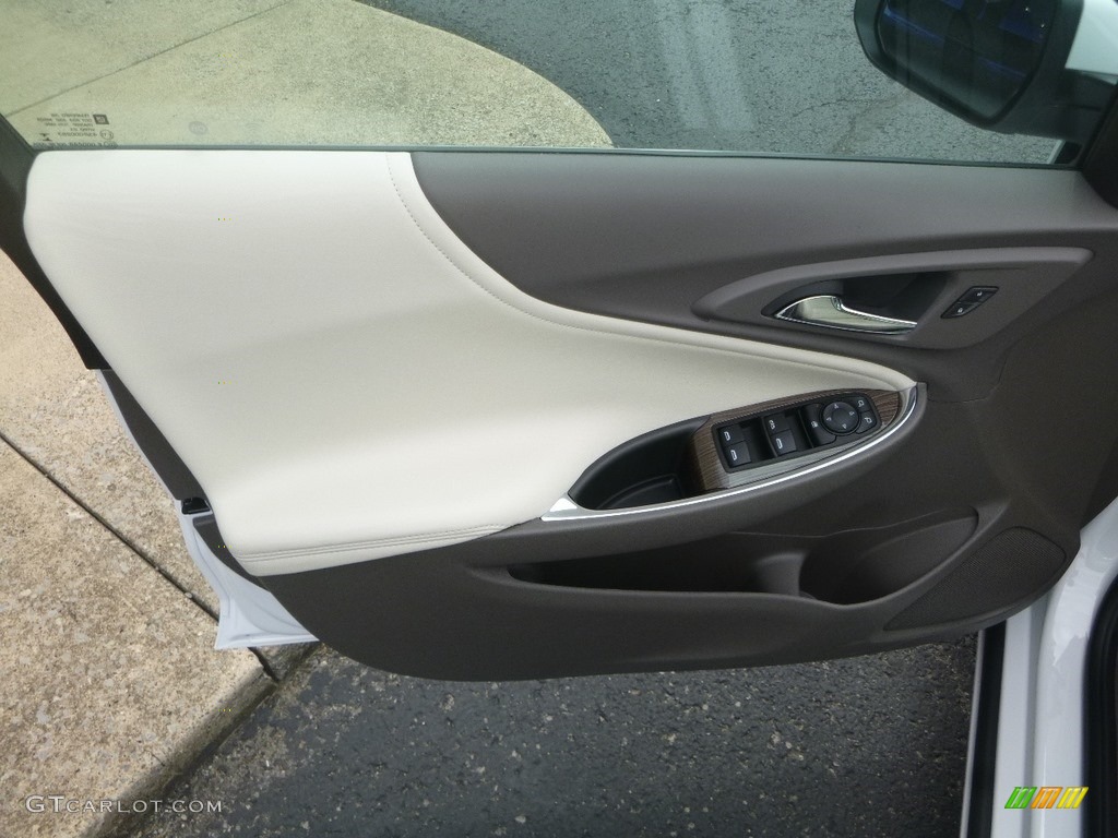 2020 Chevrolet Malibu LT Dark Atmosphere/Light Wheat Door Panel Photo #134306074
