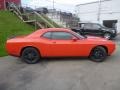Go Mango - Challenger SXT AWD Photo No. 6