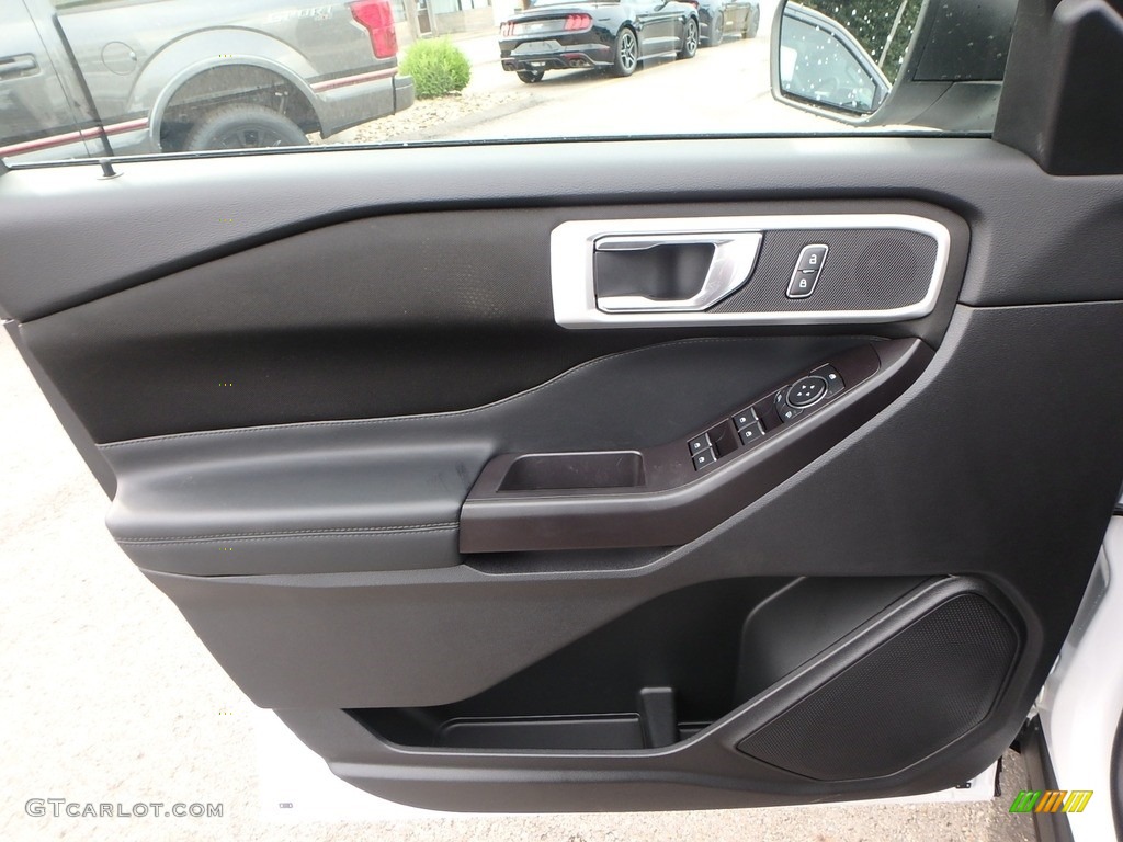 2020 Ford Explorer XLT 4WD Ebony Door Panel Photo #134328677