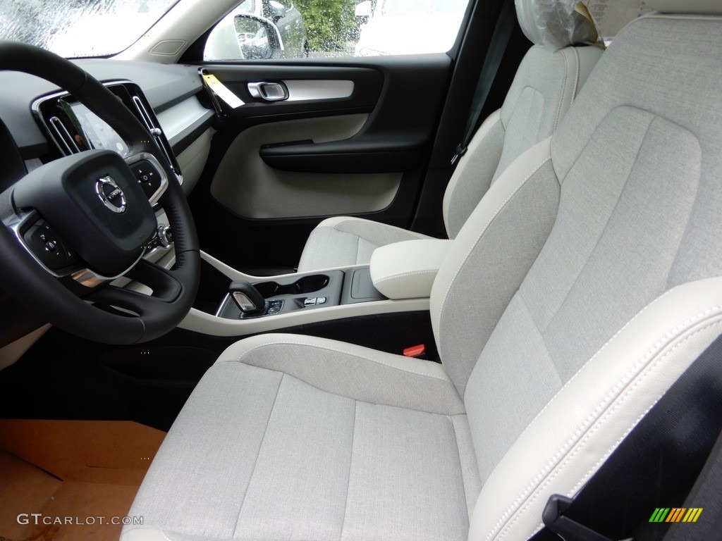 Blond/Charcoal Interior 2020 Volvo XC40 T5 Momentum AWD Photo #134340468