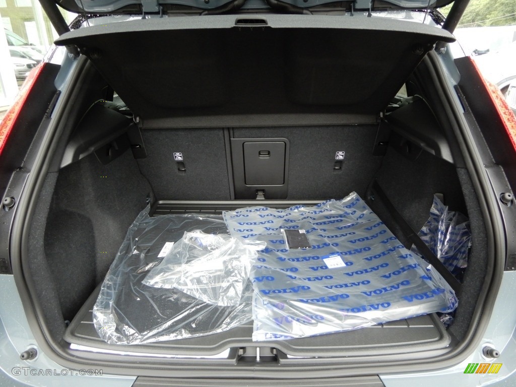 2020 Volvo XC40 T5 R-Design AWD Trunk Photo #134340795