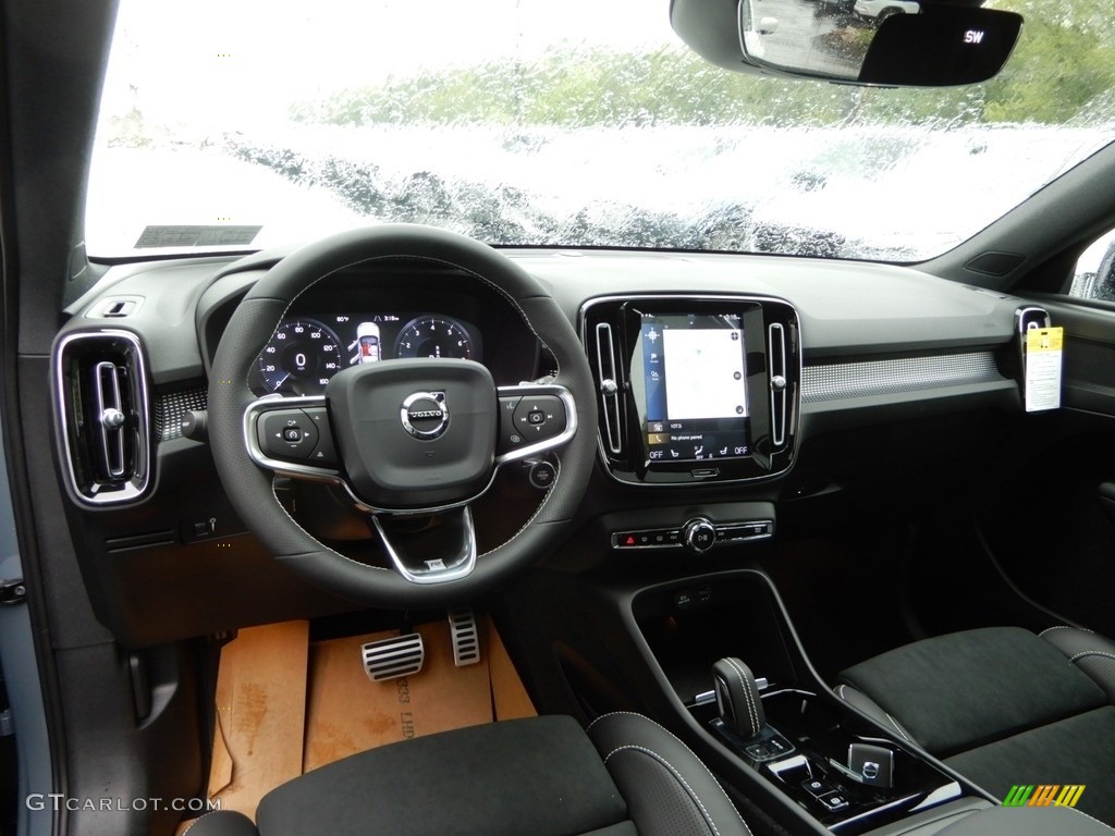 2020 Volvo XC40 T5 R-Design AWD Dashboard Photos