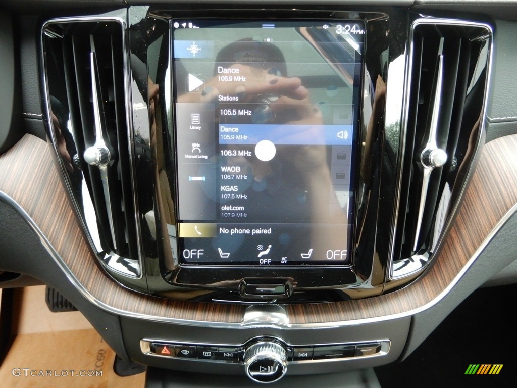 2020 Volvo XC60 T5 AWD Inscription Controls Photo #134341589