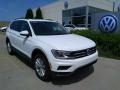Pure White - Tiguan SE 4MOTION Photo No. 1